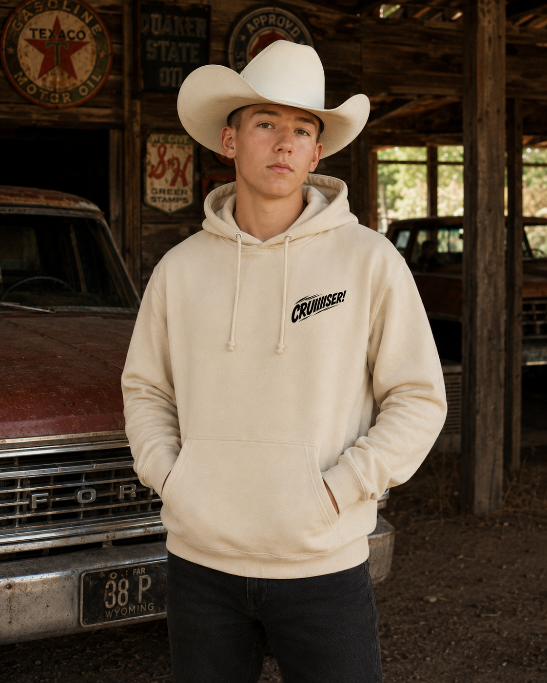 Hoodie Oldsmobile Custom Cruiser 1980 — CRUIIIISER!